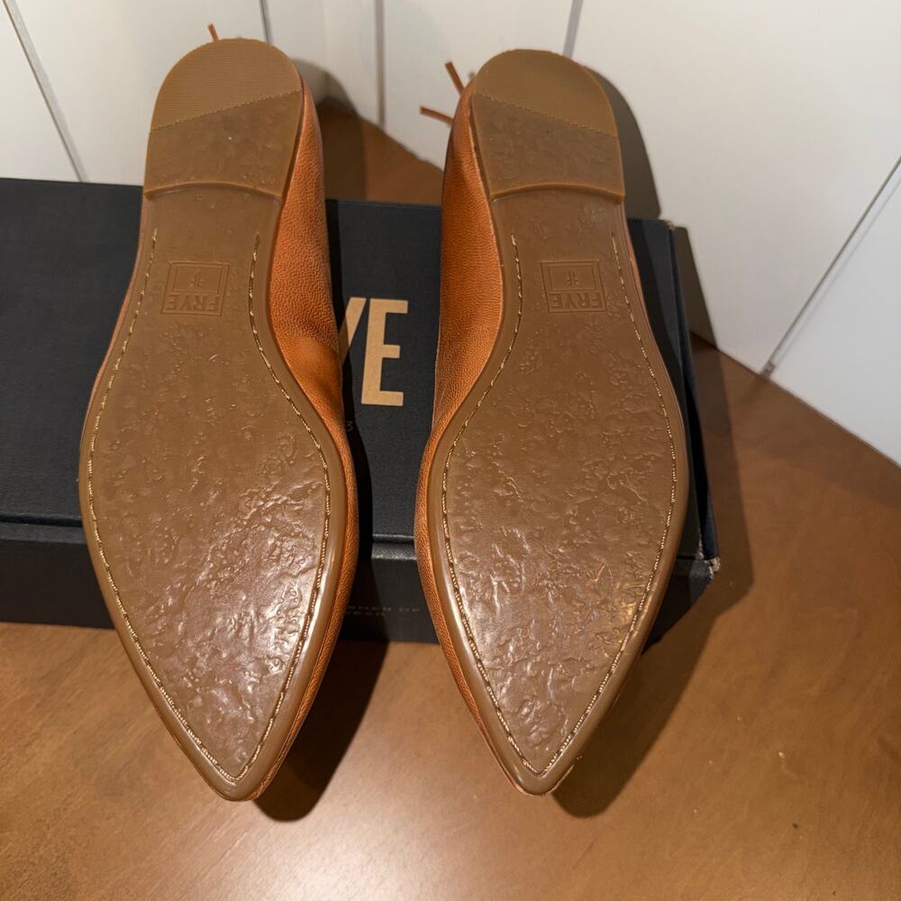 FRYE Regina Cognac Leather Ballet Flats 7.5 NIB - Picture 3 of 6